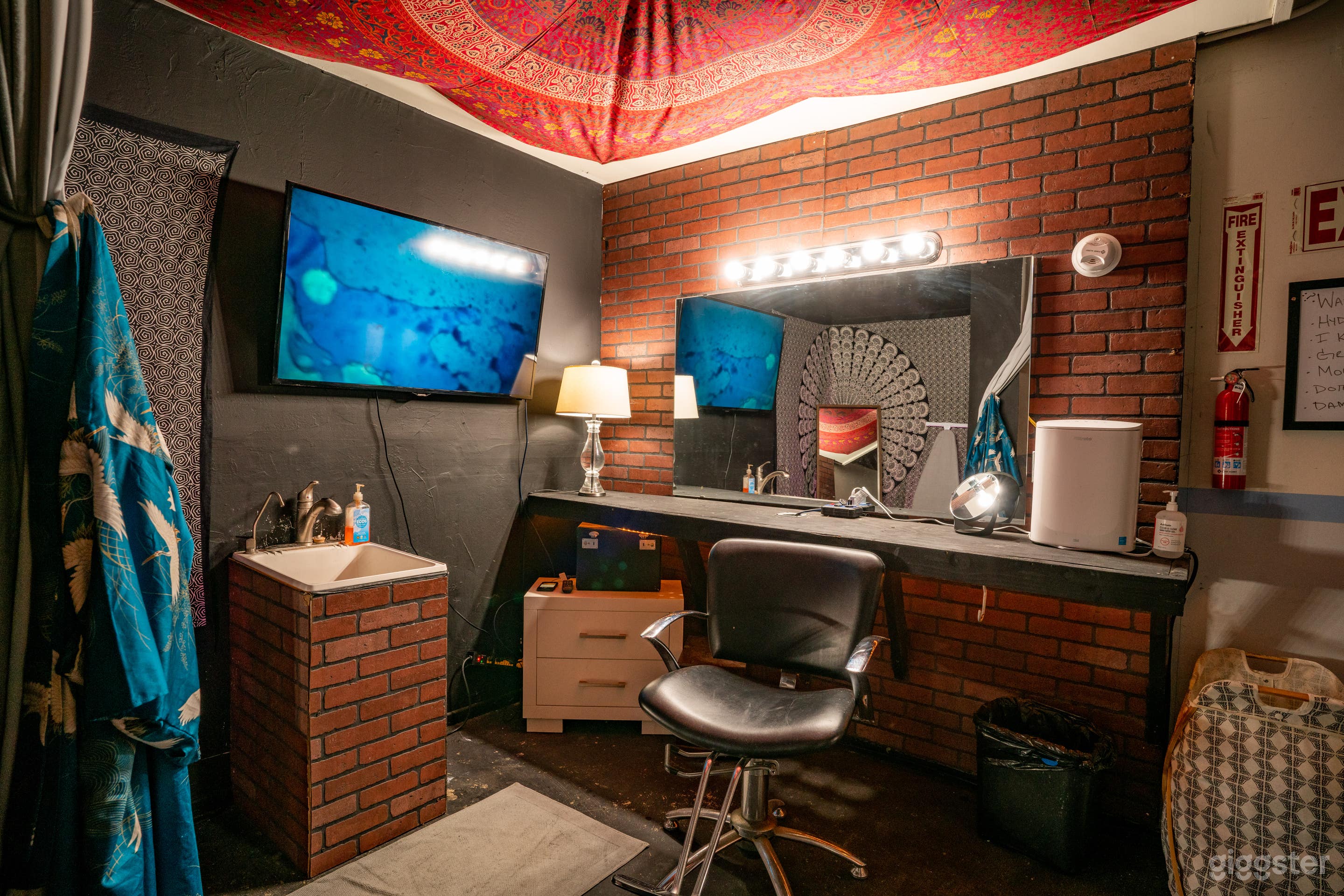 Dressing Room &amp; Vanity