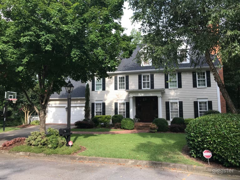  Traditional home front on quiet cul-de-sac with ample parking off of main road 