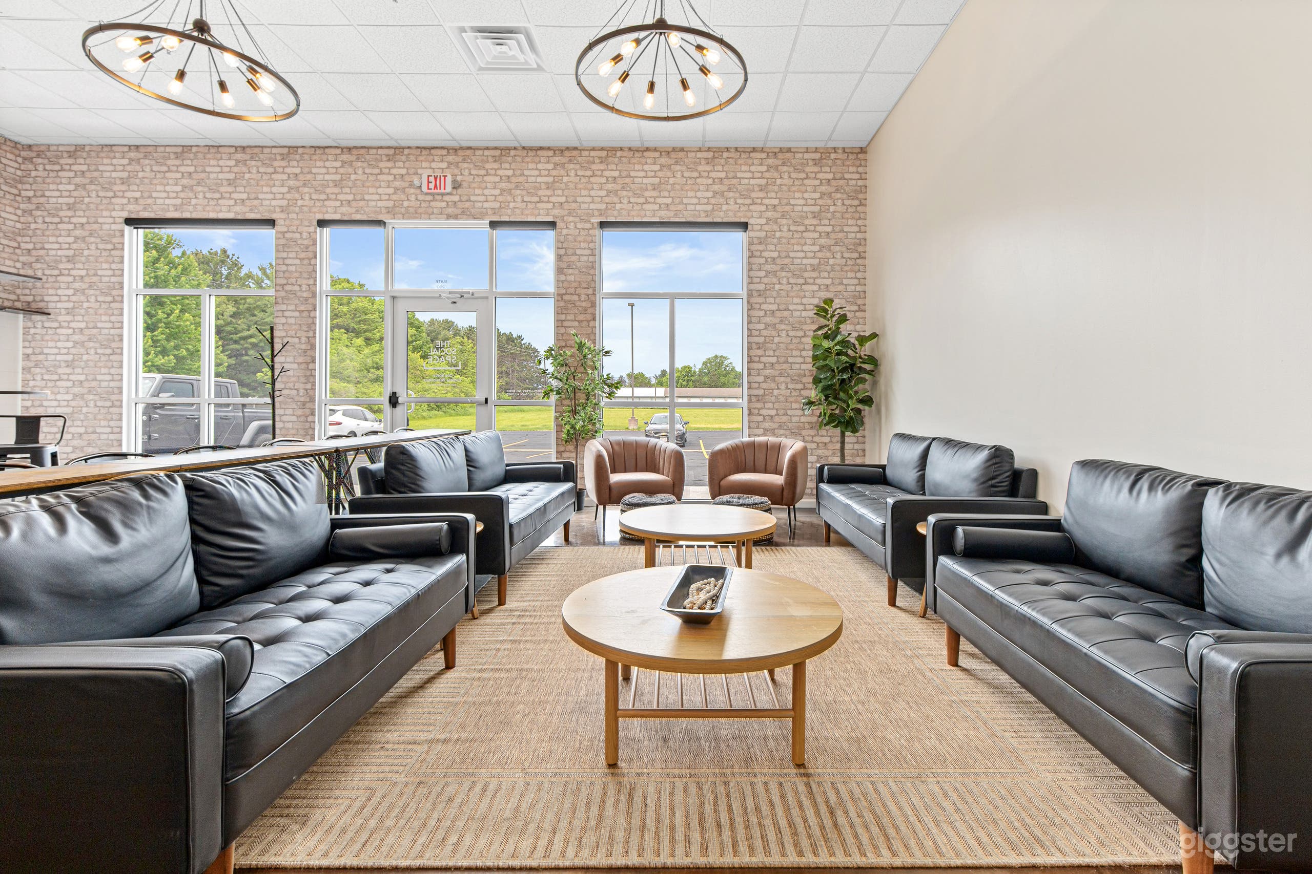 Chic &amp; Flexible Event Space Near Twin Cities Photo 2