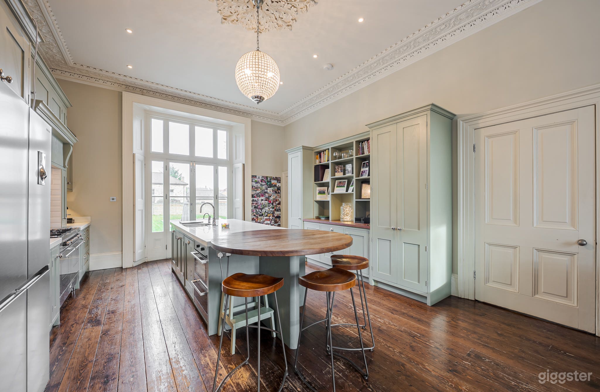  Incredible Converted Vicarage in Clapham Photo 3