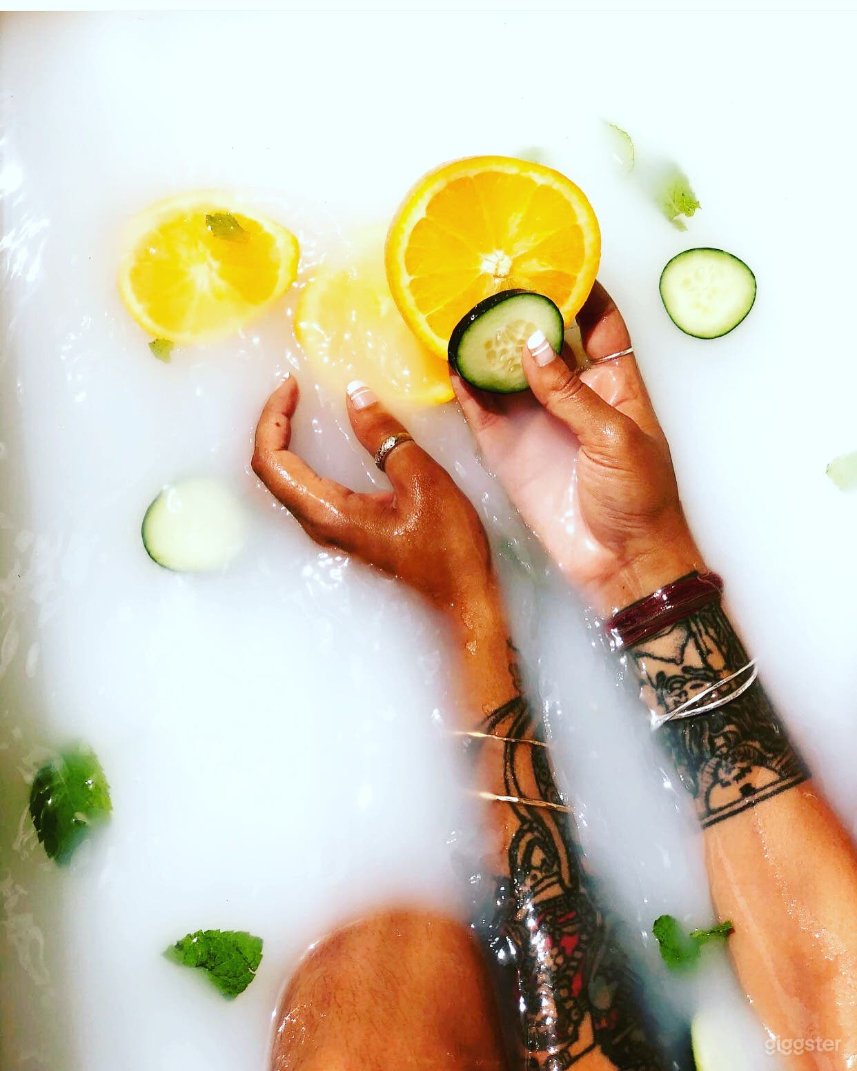 Four claw tub baths. 
One in master bedroom and three outside. 
