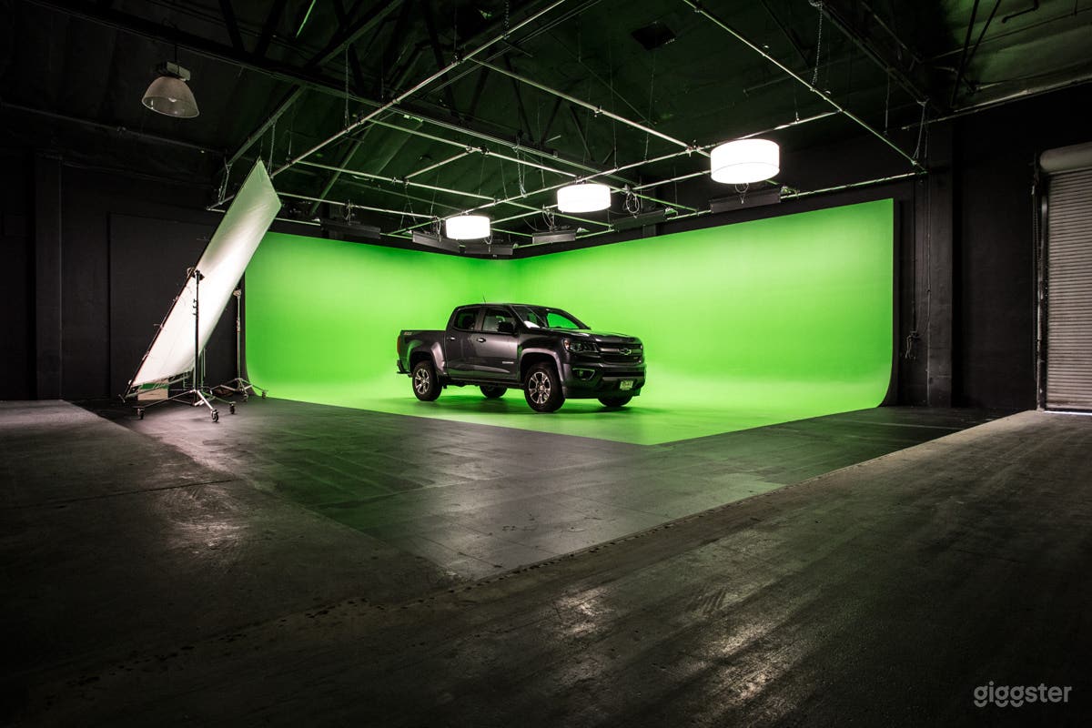 HUGE GREEN SCREEN | FilmStudioLA Photo 1