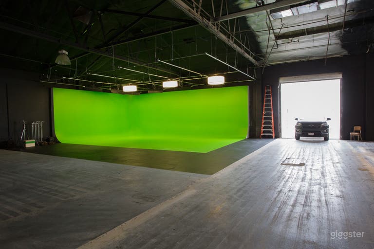  HUGE GREEN SCREEN | FilmStudioLA 
