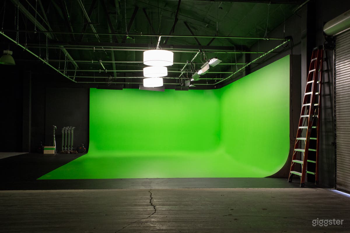HUGE GREEN SCREEN | FilmStudioLA Photo 3