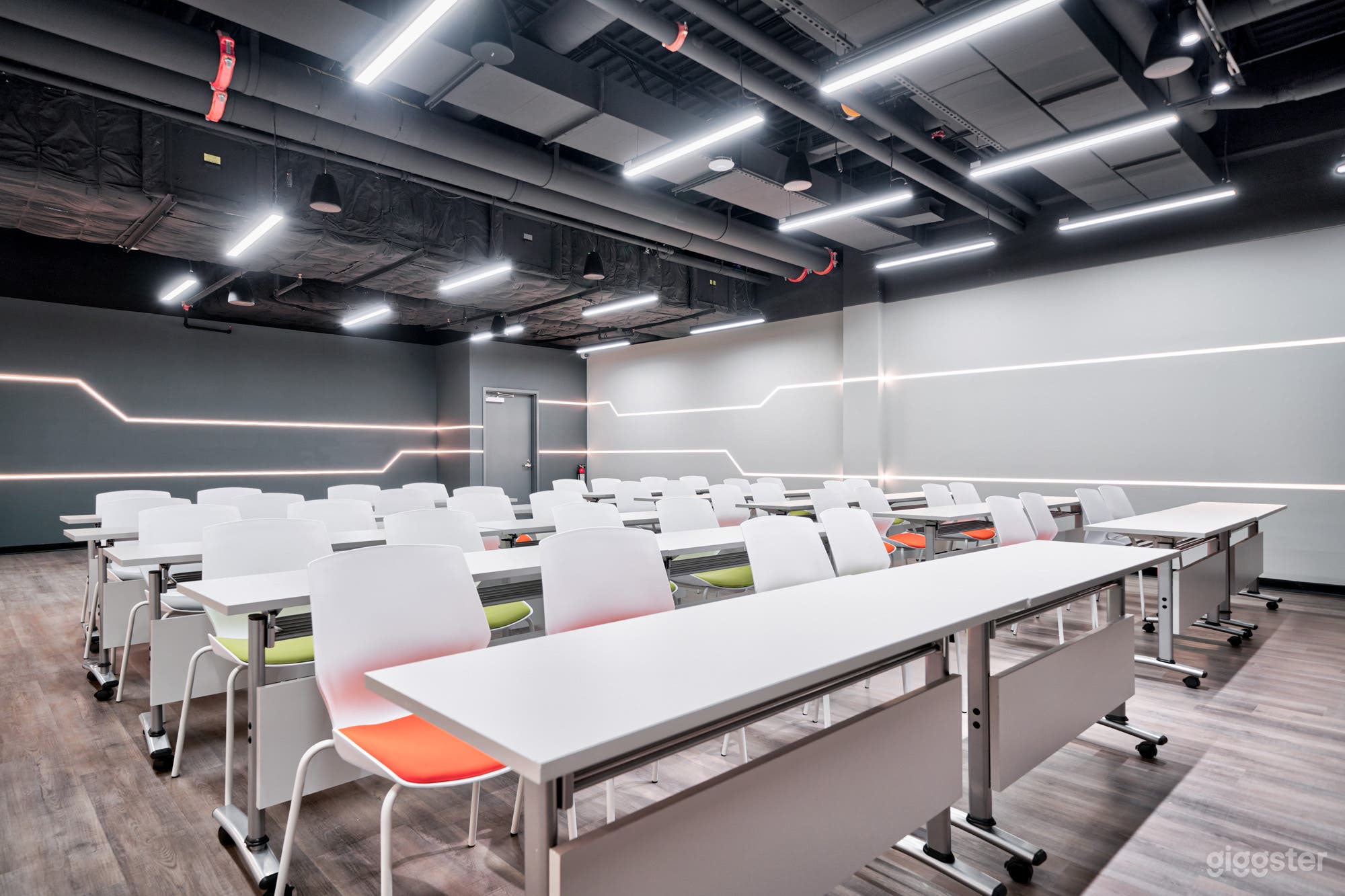 Spacious launchHub Road Show Hall  Photo 2