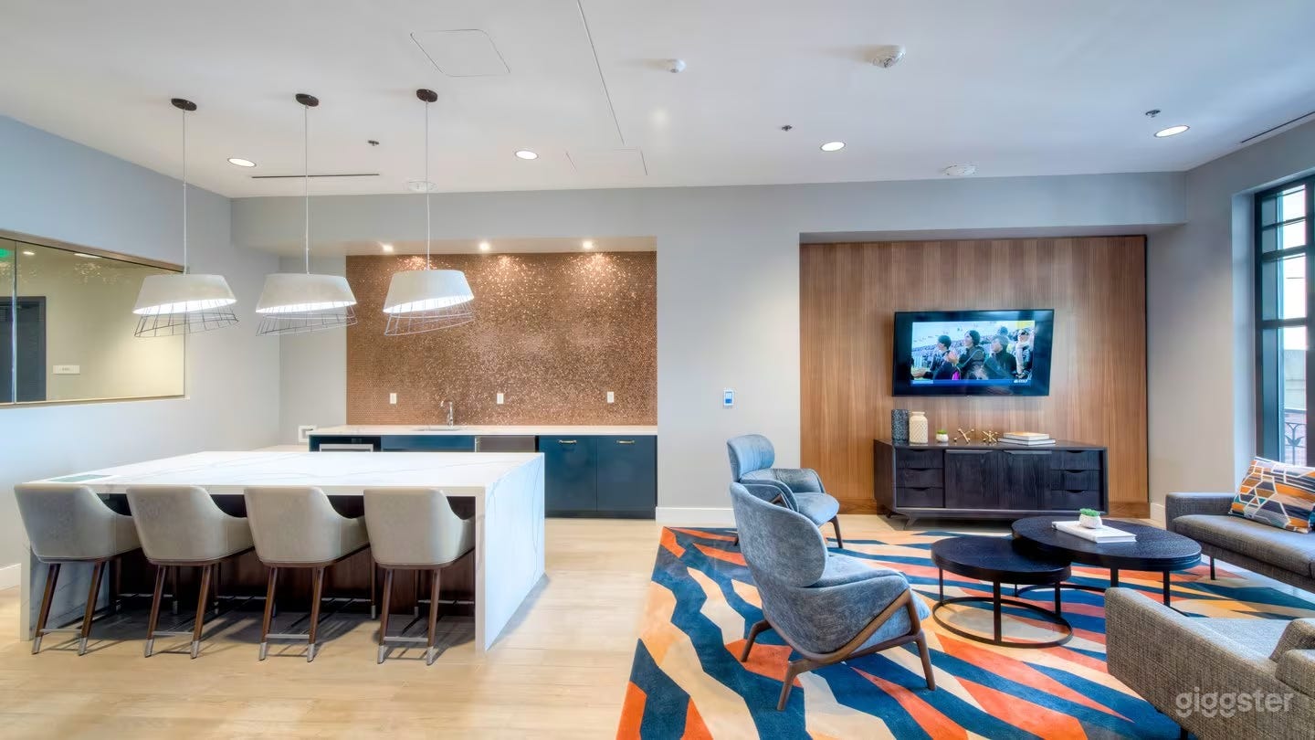 Contemporary Space with Open Layout Photo 4