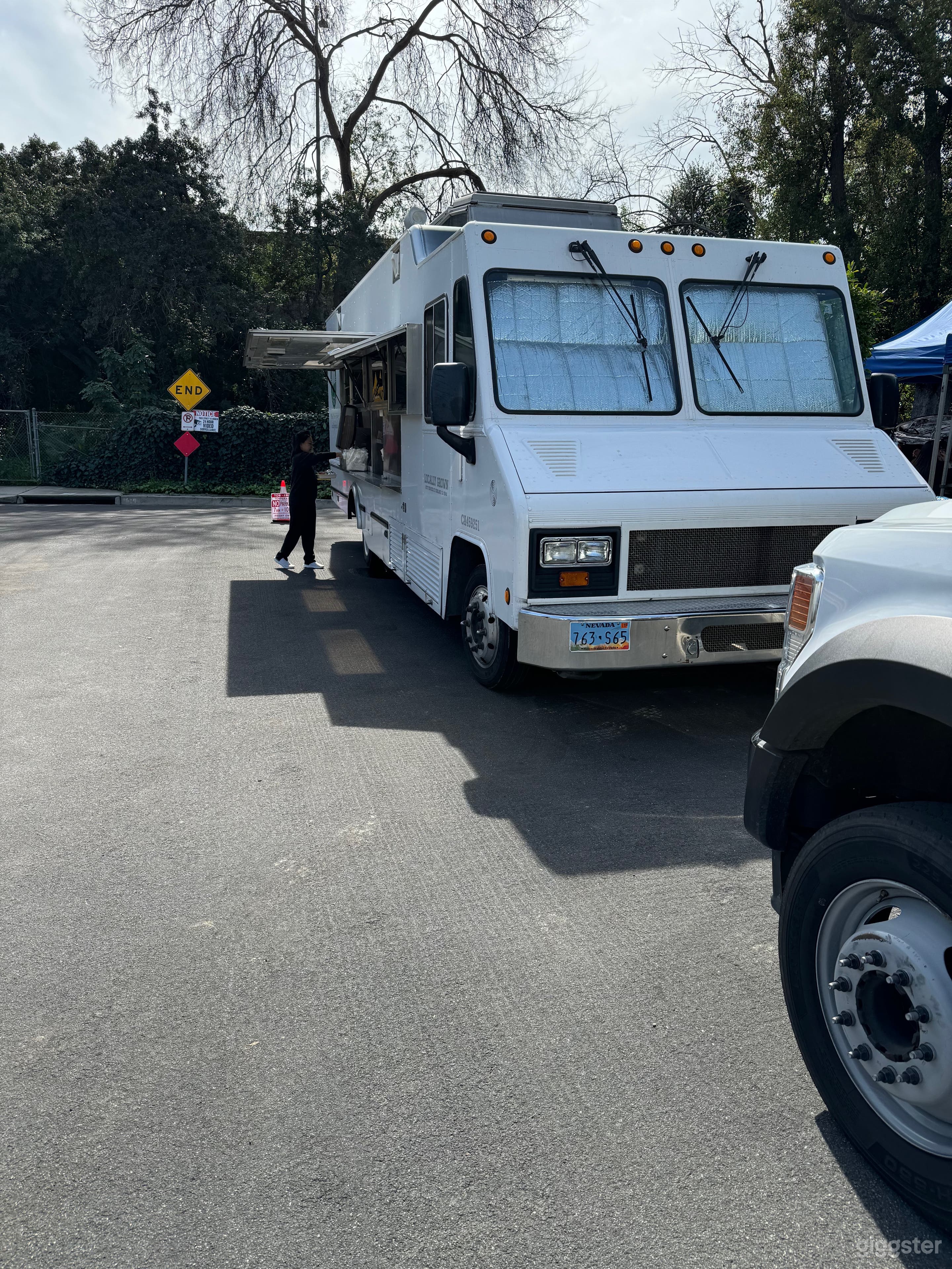 Parking and Staging on empty lot in Toluca Lake Photo 4