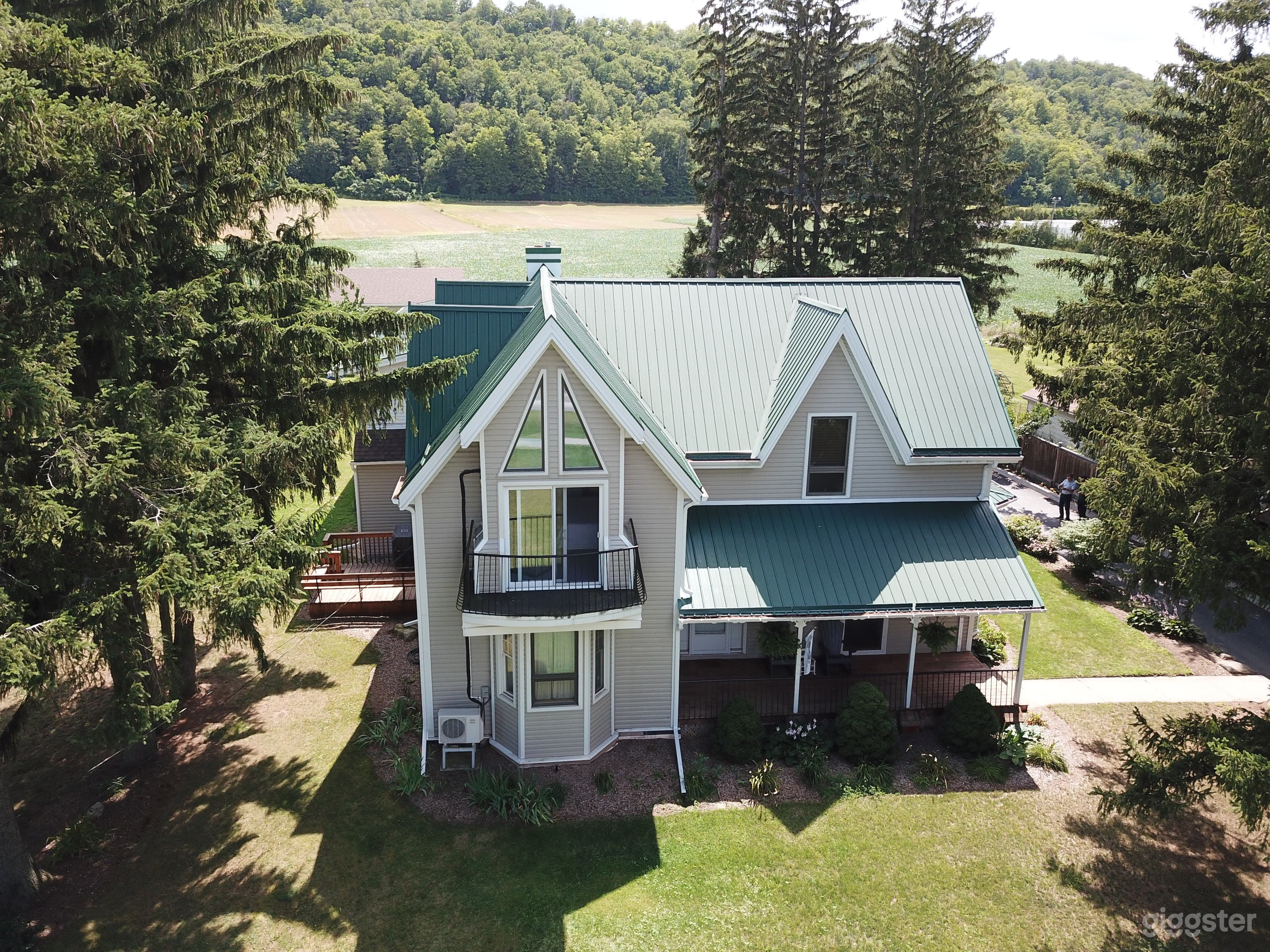 Historic Country Farmhouse in Hamilton  Photo 1