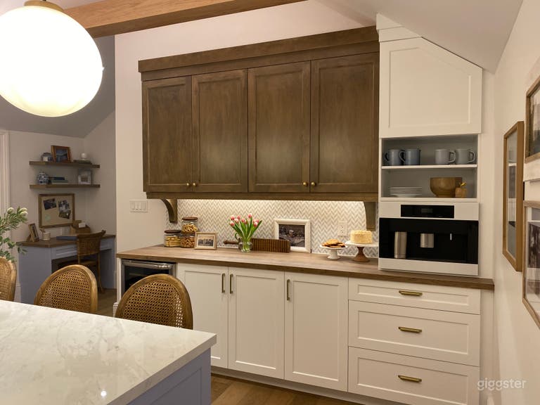  Historic Country Farmhouse in Hamilton  