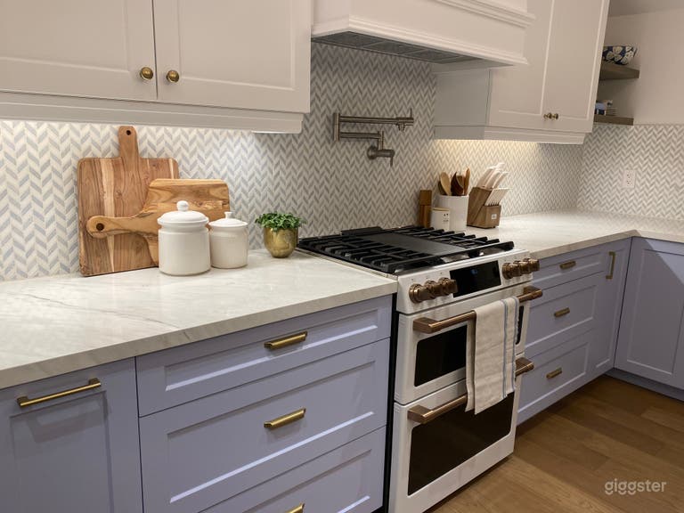  Historic Country Farmhouse in Hamilton  