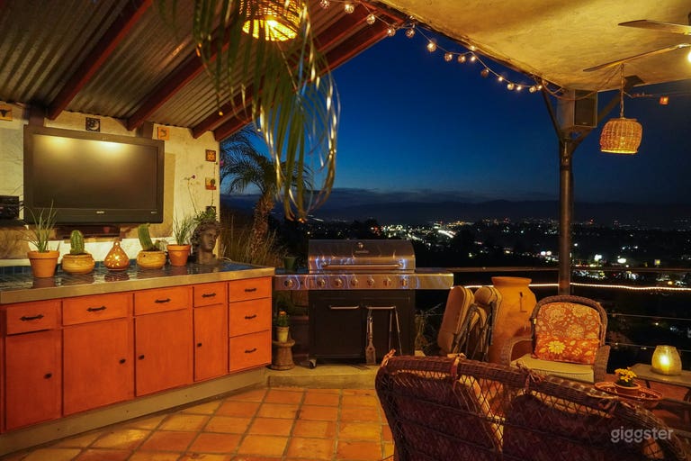  Pool Deck Oasis With City & Mountain Views 