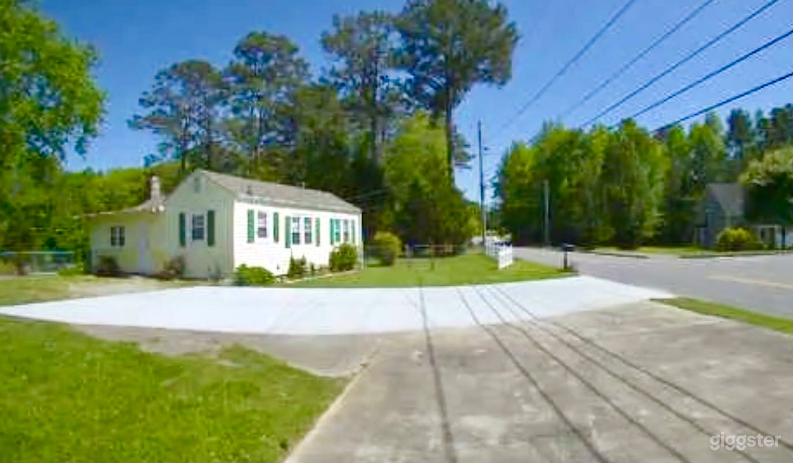 Front Entrance driveway (day)