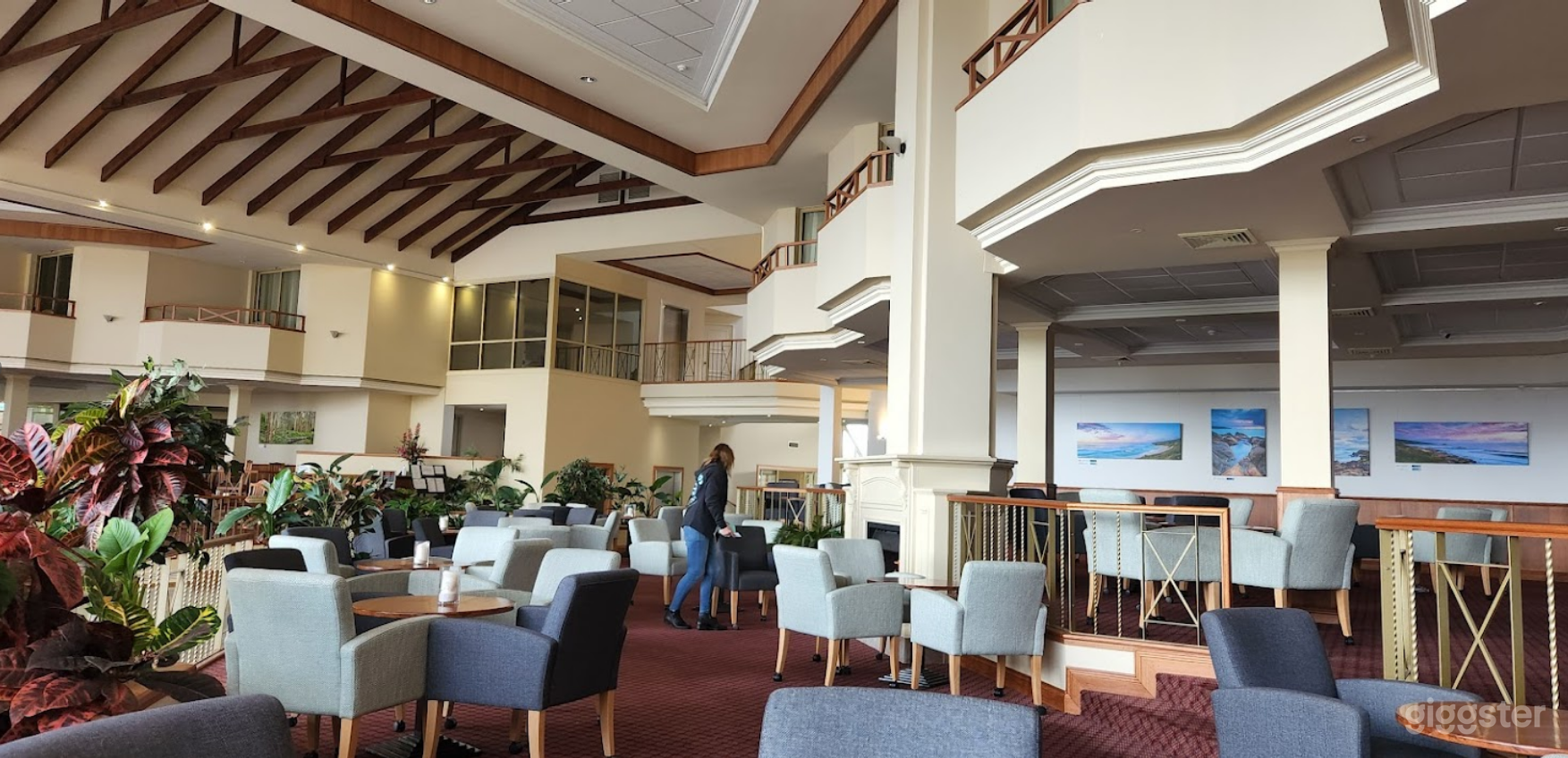 The Lounge Bar Photo 3