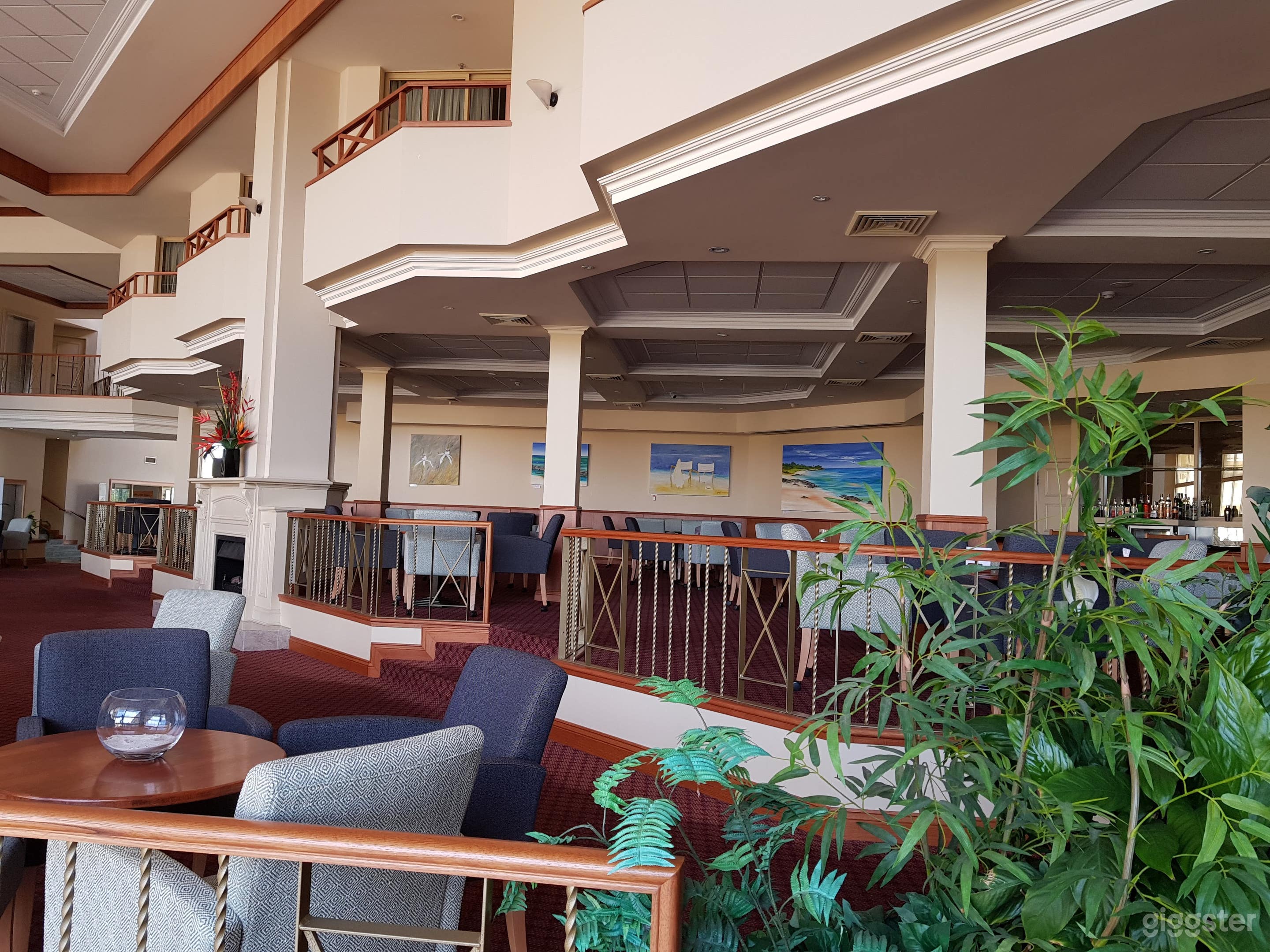 The Lounge Bar Photo 4