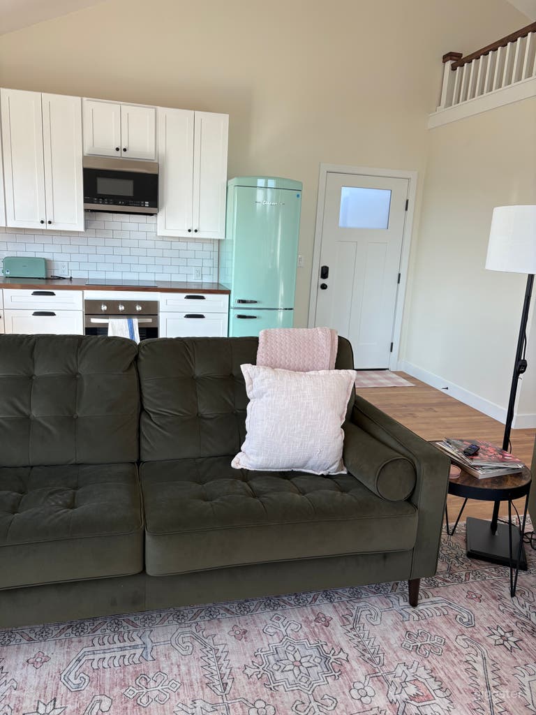  Cozy Apartment with Scenic Deck 