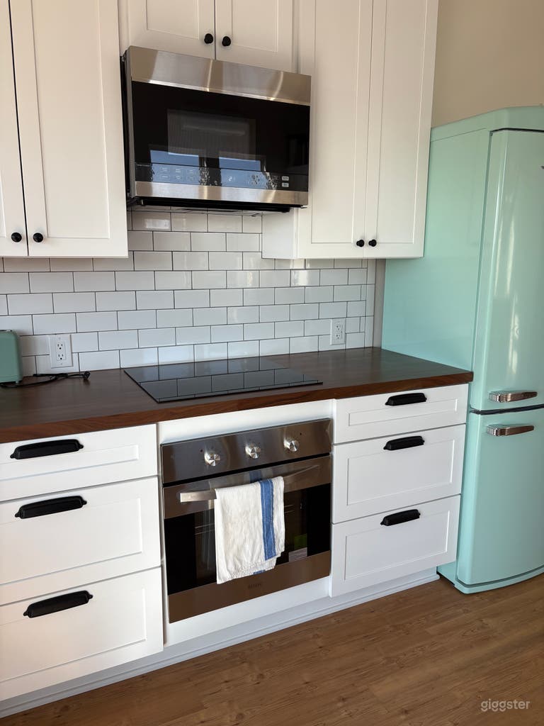  Cozy Apartment with Scenic Deck 