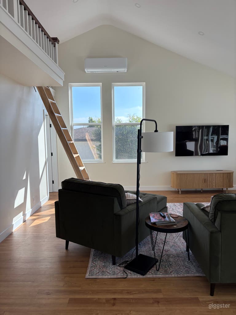  Cozy Apartment with Scenic Deck 