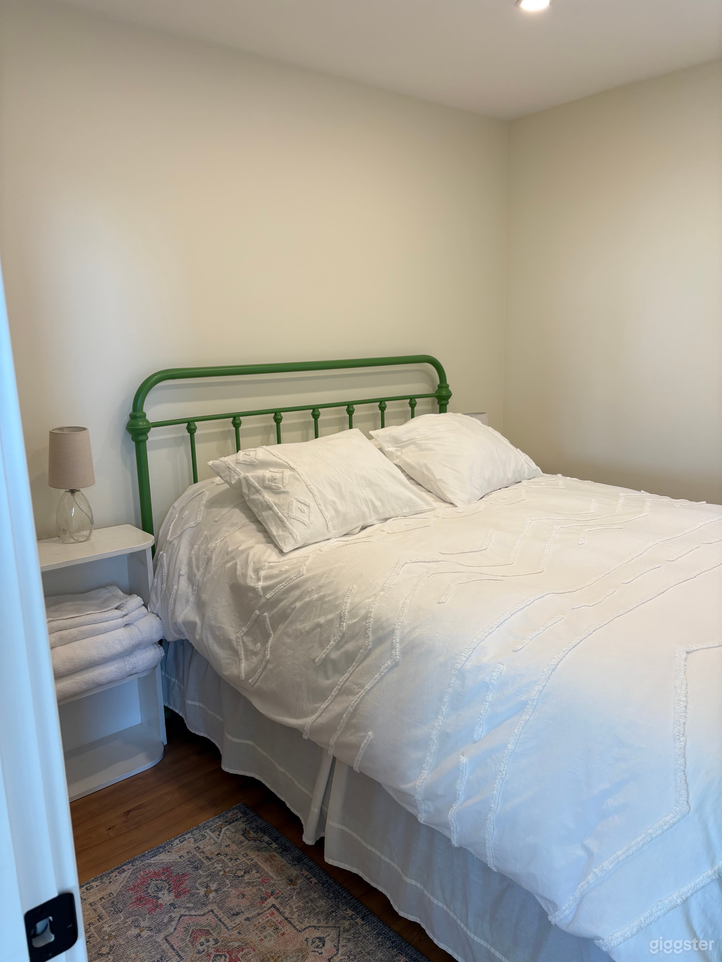 Cozy Apartment with Scenic Deck Photo 4