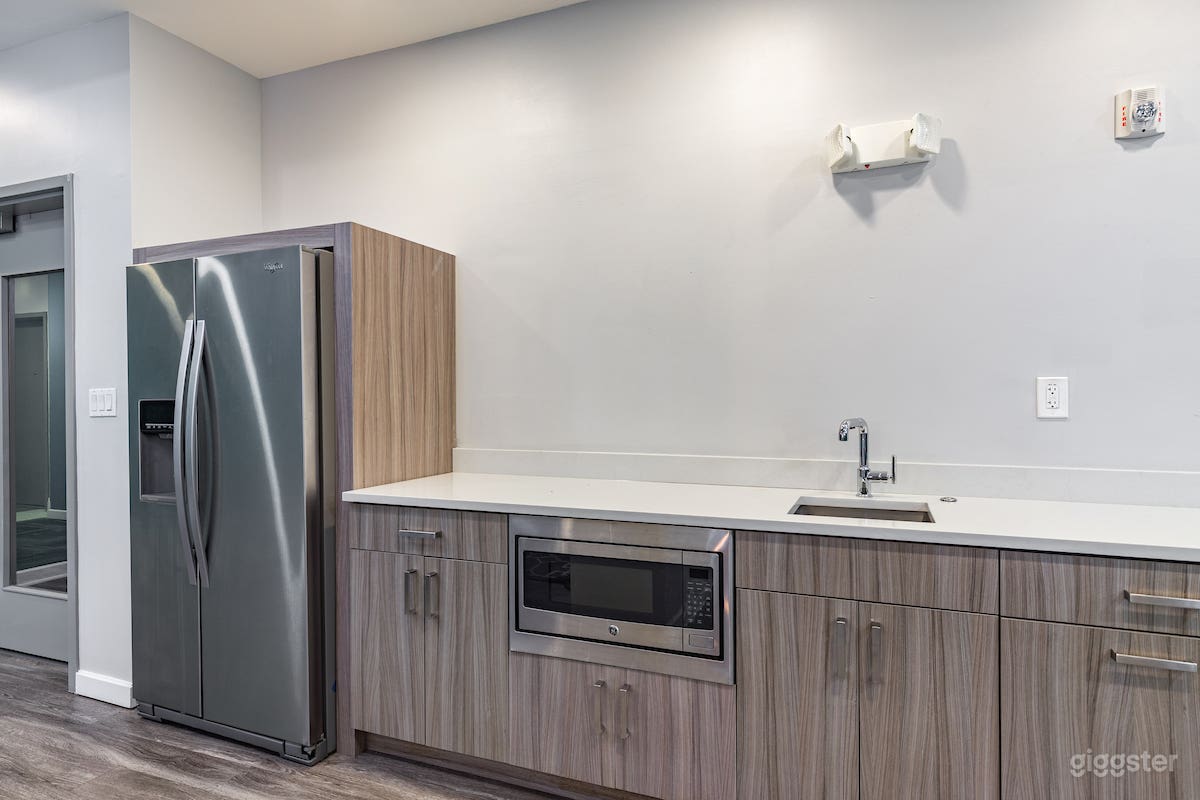 Beautiful Lounge in Tampa Photo 3