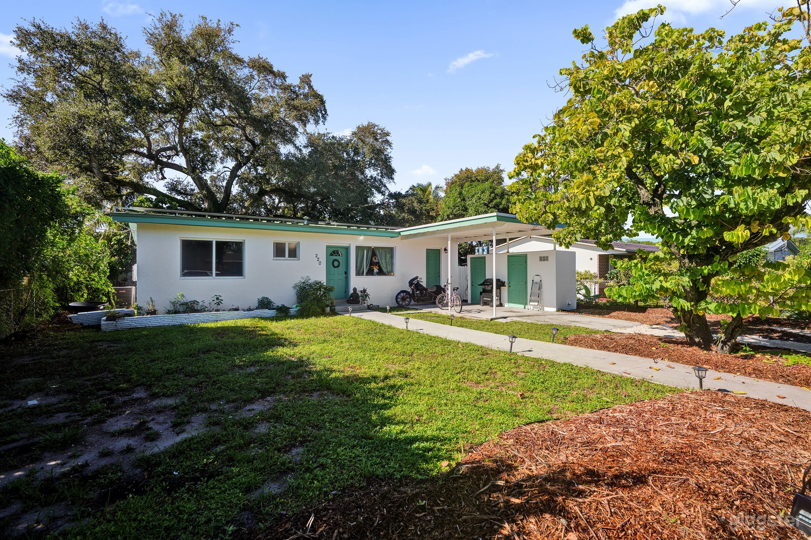 Bright Miami Home with Huge Yard &amp; Open Living Space Photo 1
