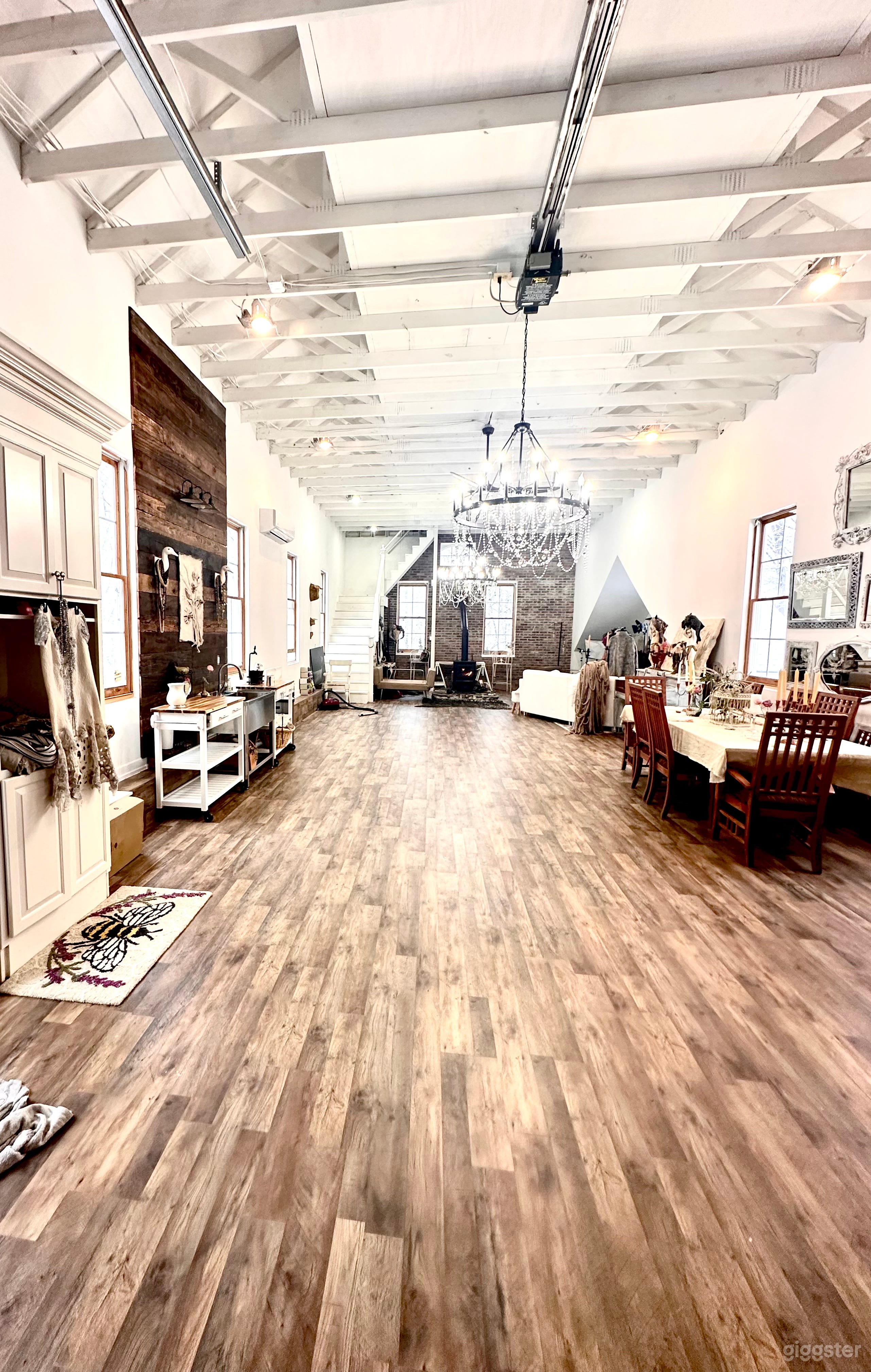 1200 Art Studio with very high ceilings workshops Photo 1