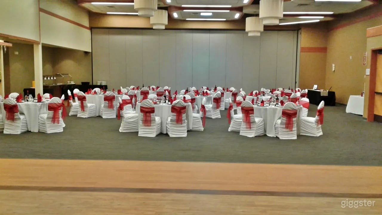 Elegant Small Banquet Hall Photo 3
