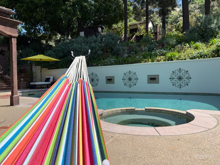  2000sq ft Backyard with Pool, Hot Tub and Garden 