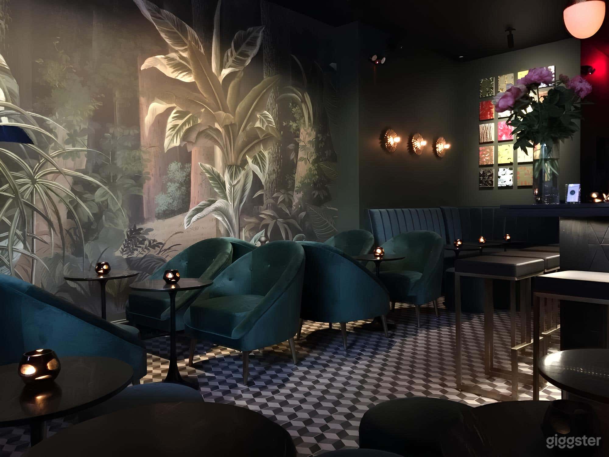 Perfect for small/medium gatherings or productions.