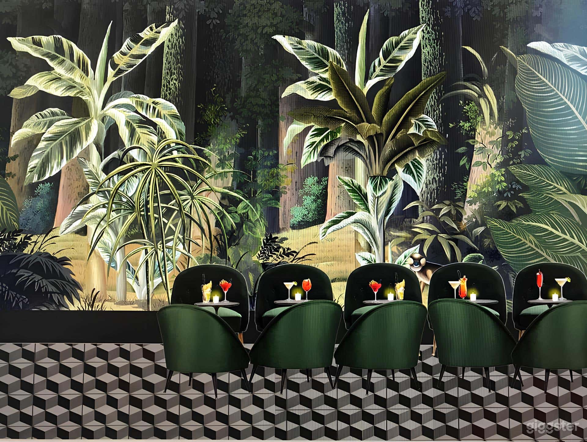 Cozy Cocktail Lounge with Chill Vibe Photo 3