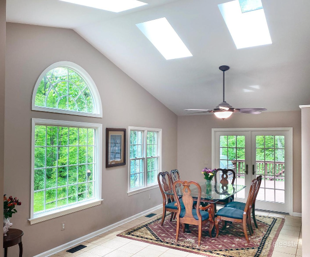 Modern Traditional Colonial Home Photo 3