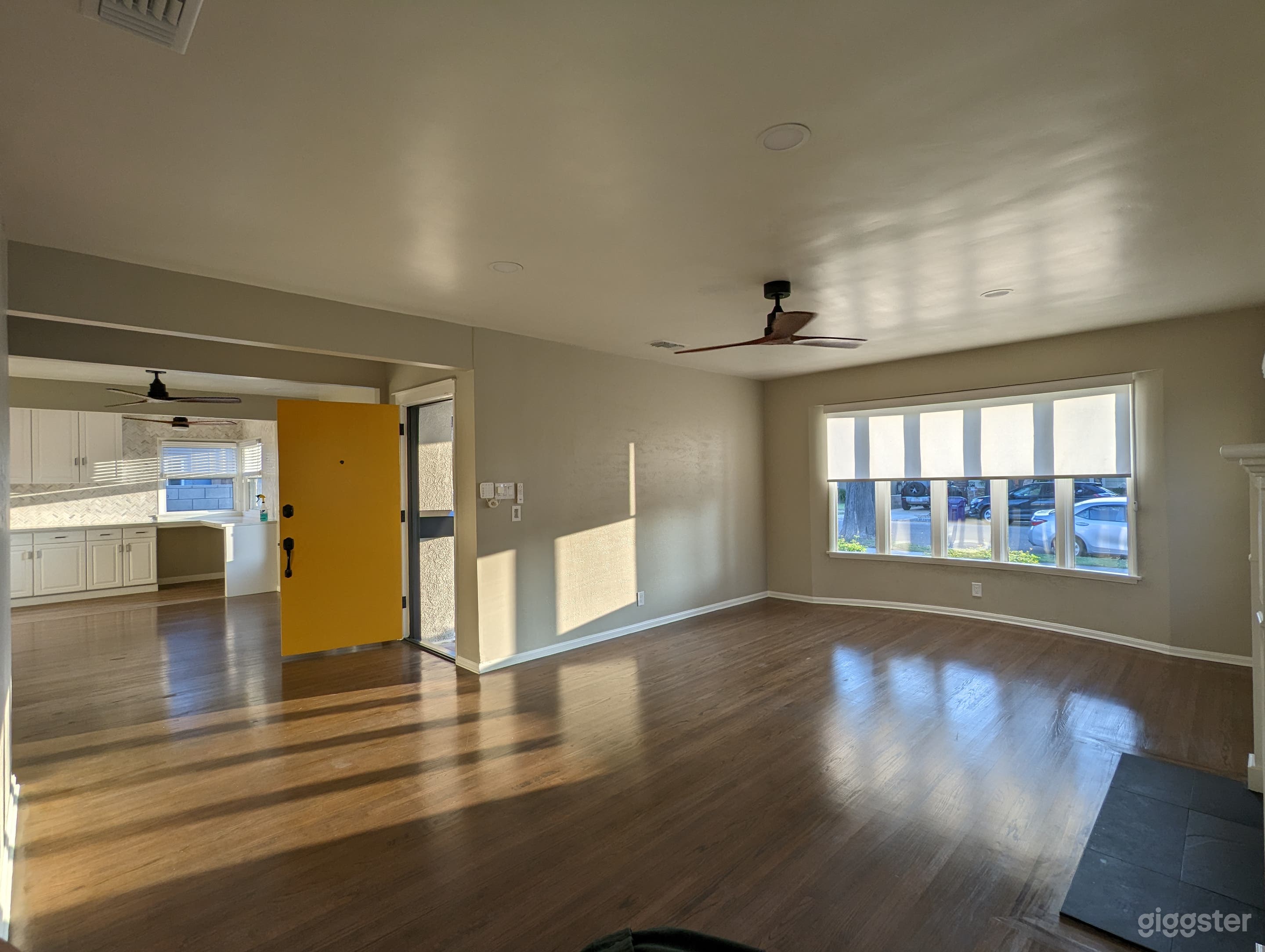 Bright & Spacious "Blank Canvas" Unfurnished Home in LB Photo 2