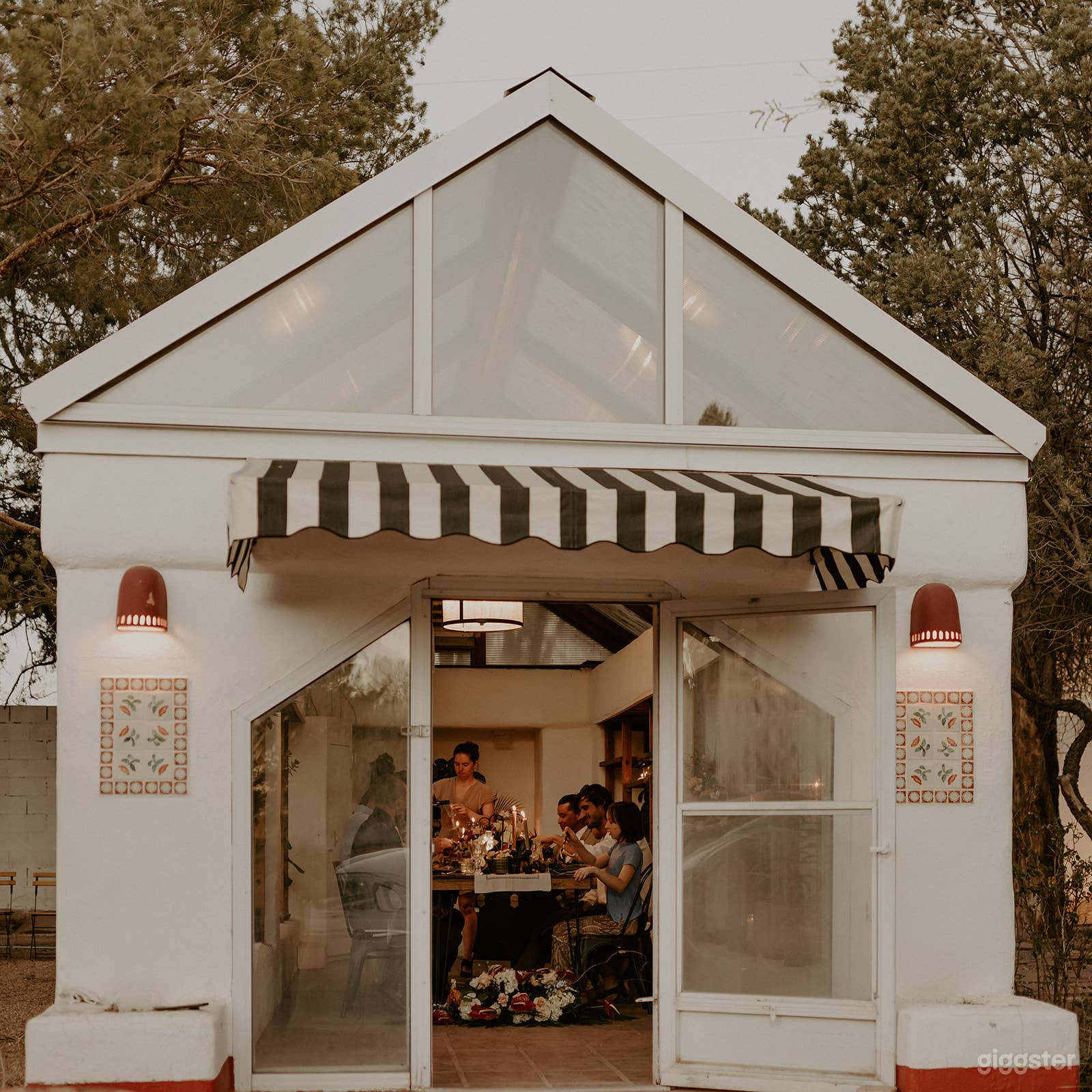 El Rey Court Greenhouse


Photo Credit: Frankie Gomez Photo