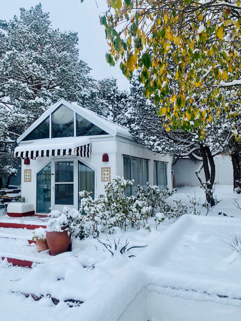  El Rey Court Greenhouse: Winter snow 
