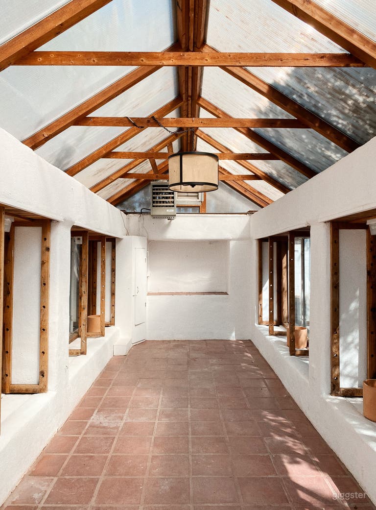  El Rey Court Greenhouse: 
Empty, example photo
 