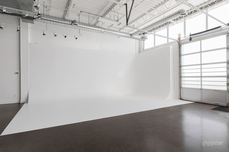  @studio.plusfour: Daylight Studio With Cyclorama 