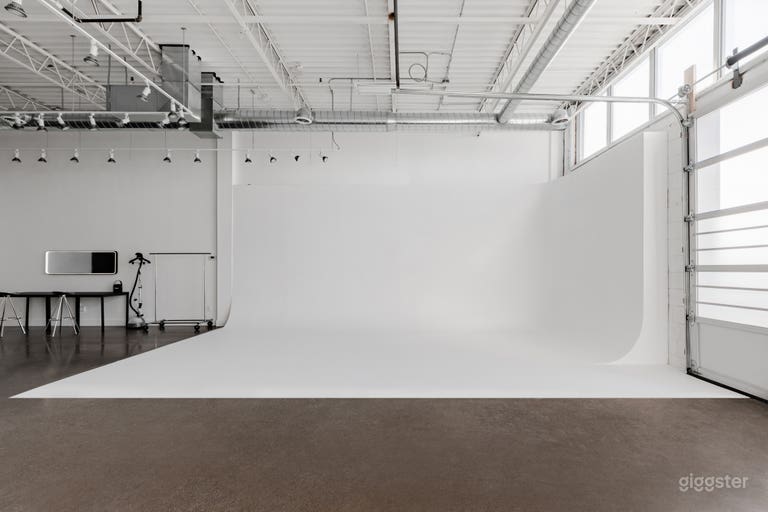  @studio.plusfour: Daylight Studio With Cyclorama 