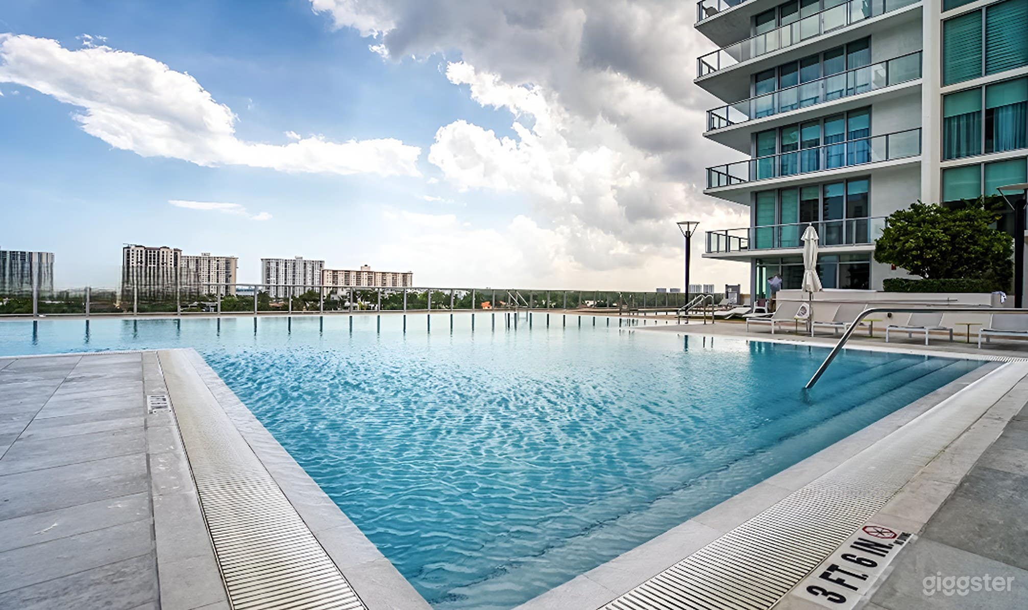 Modern Luxury Pool Retreat Photo 3