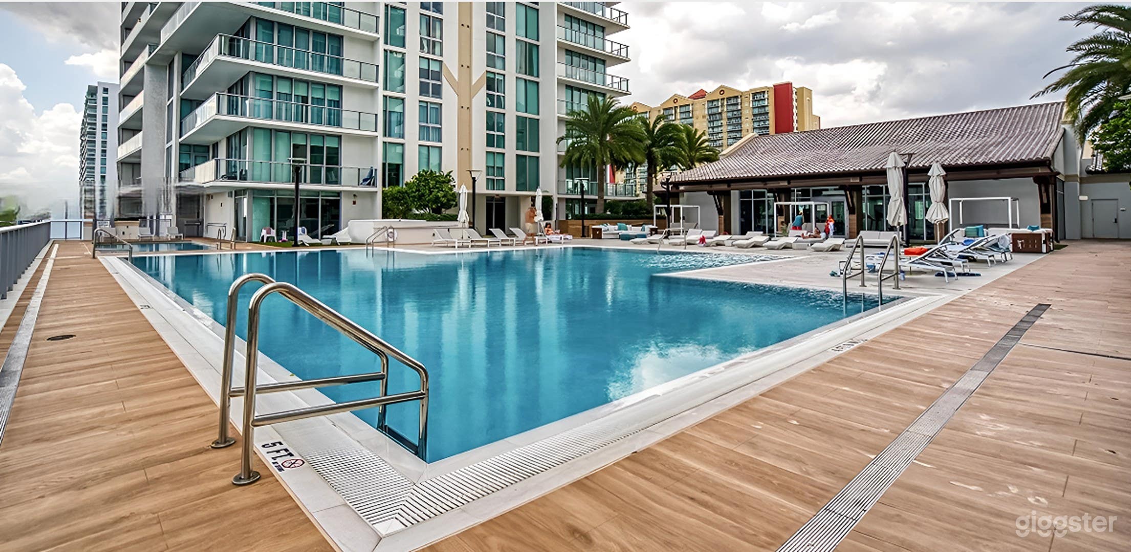 Modern Luxury Pool Retreat Photo 4