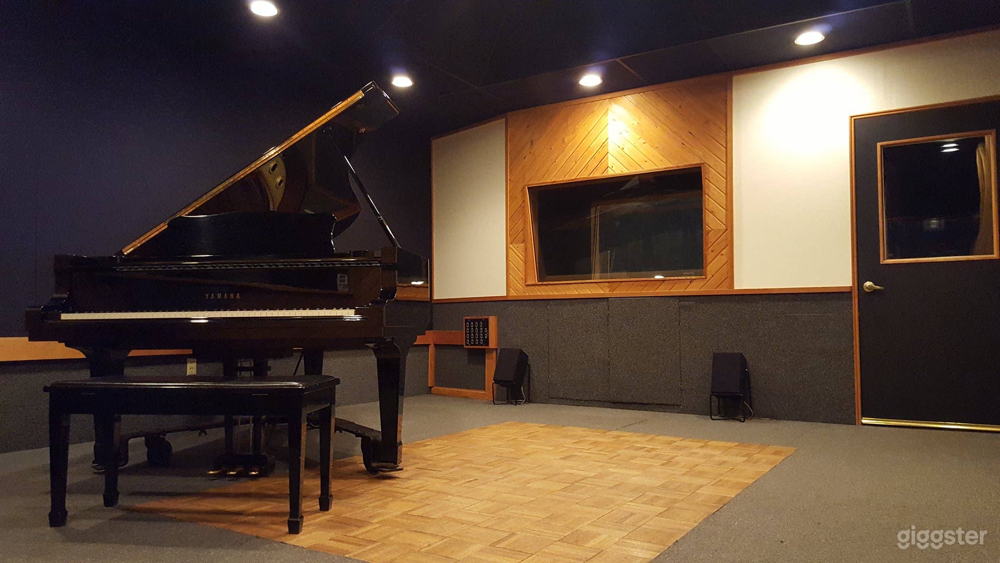 Well Equipped Studio in Granada Hills Photo 1