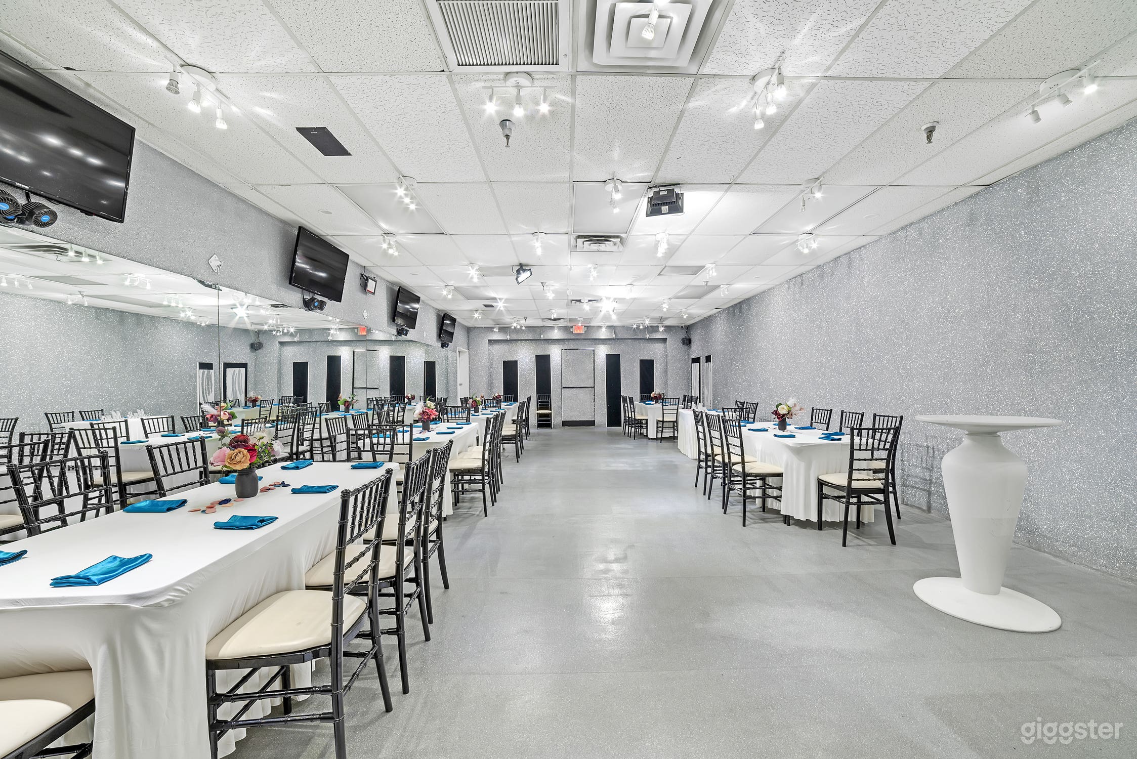 Sparkly Glam “Ice Room” – Intimate Las Vegas Event &amp; Content Photo 3