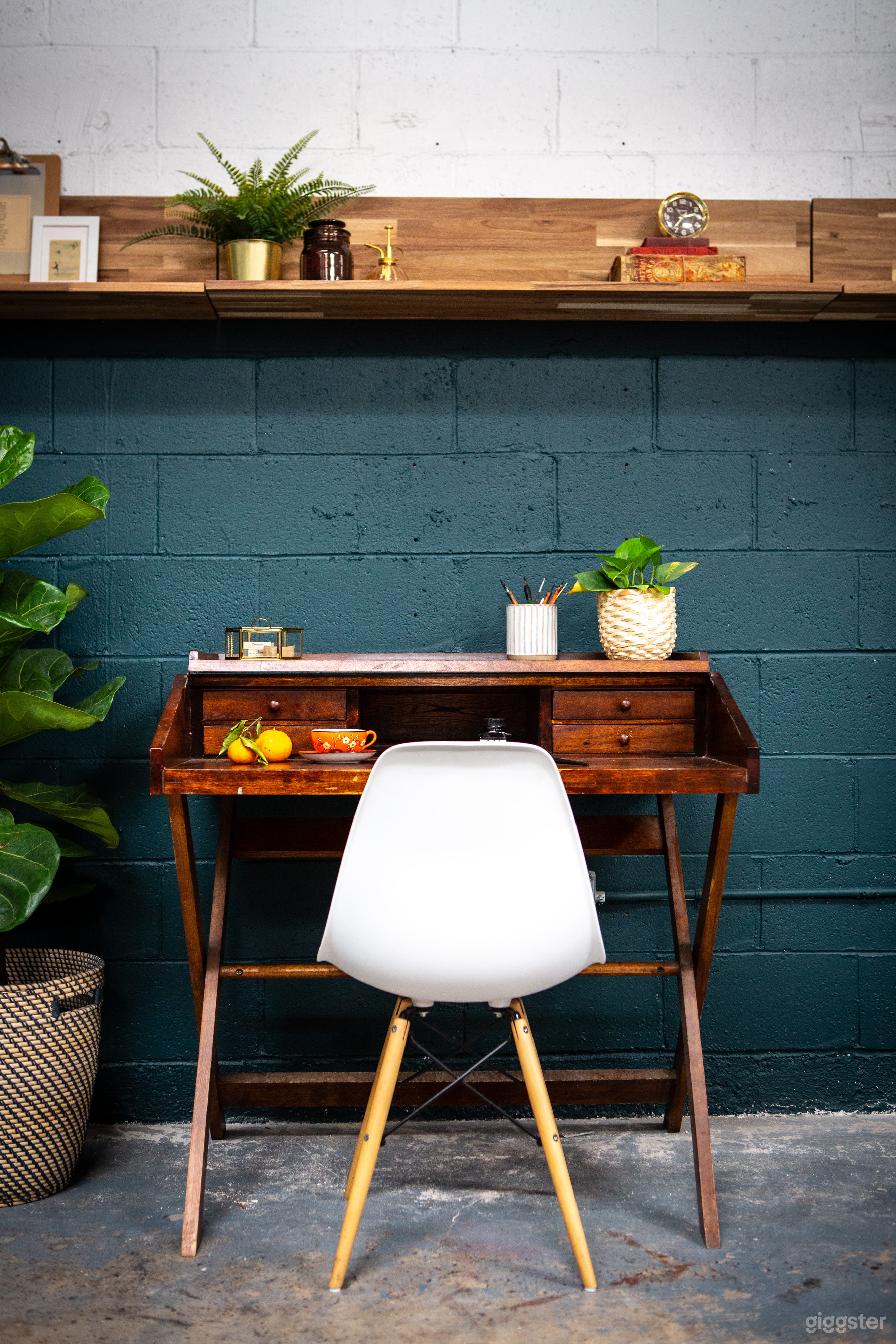 Tropical Midcentury Modern Writers Room Photo 2