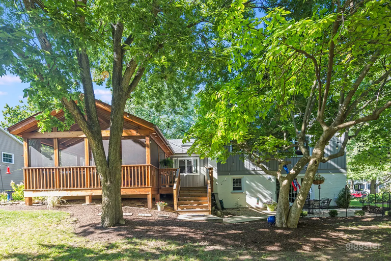  Cozy Backyard Retreat 