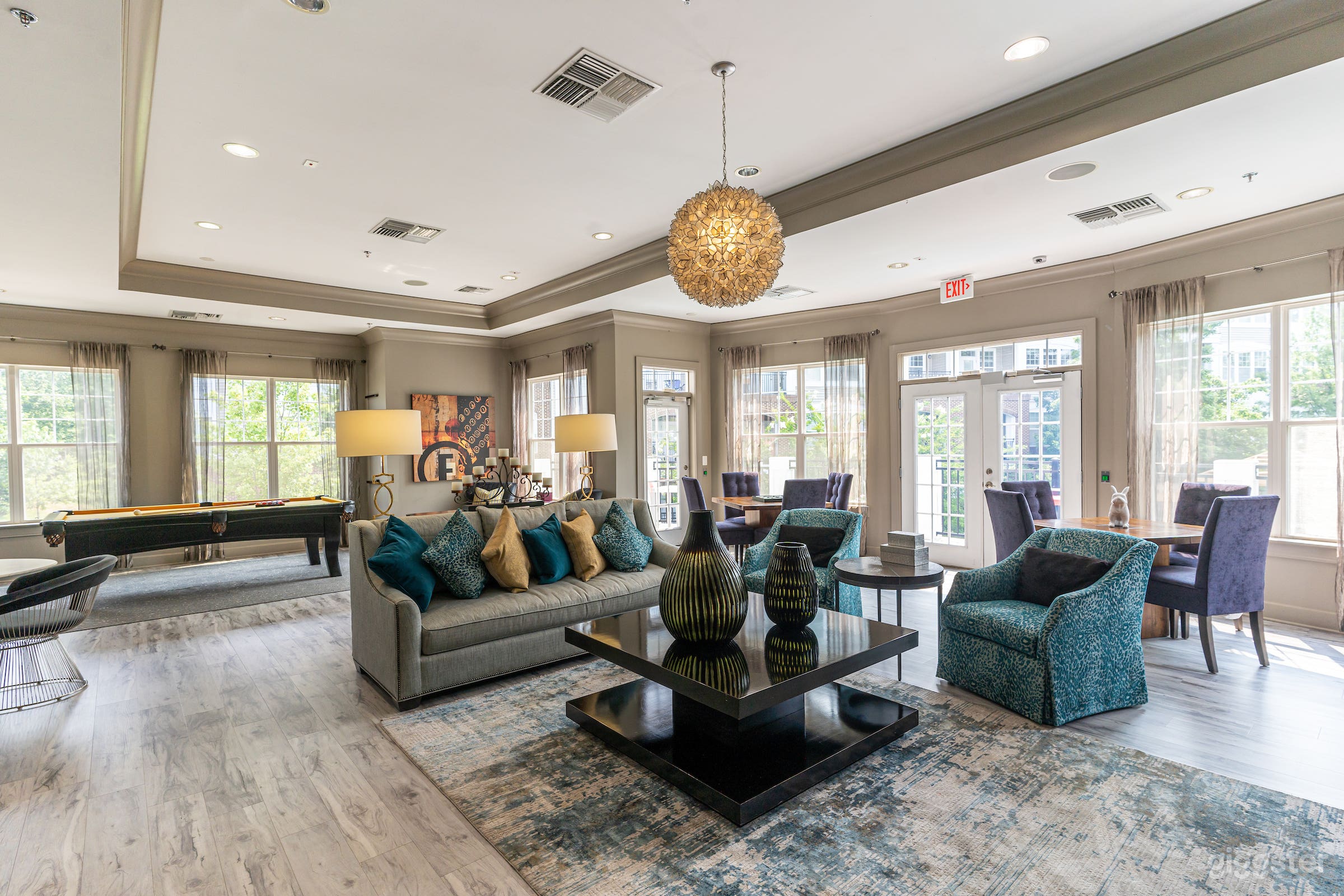 Stylish Club Room in Woodbridge Photo 3