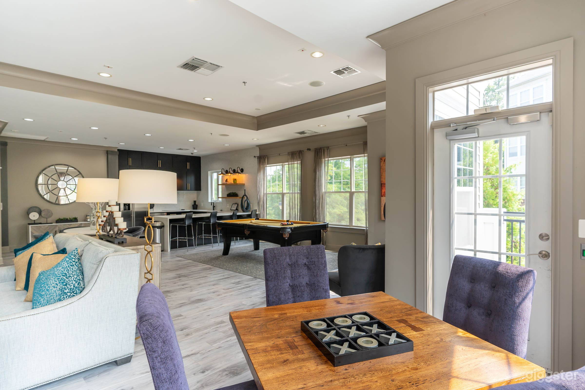 Stylish Club Room in Woodbridge Photo 4