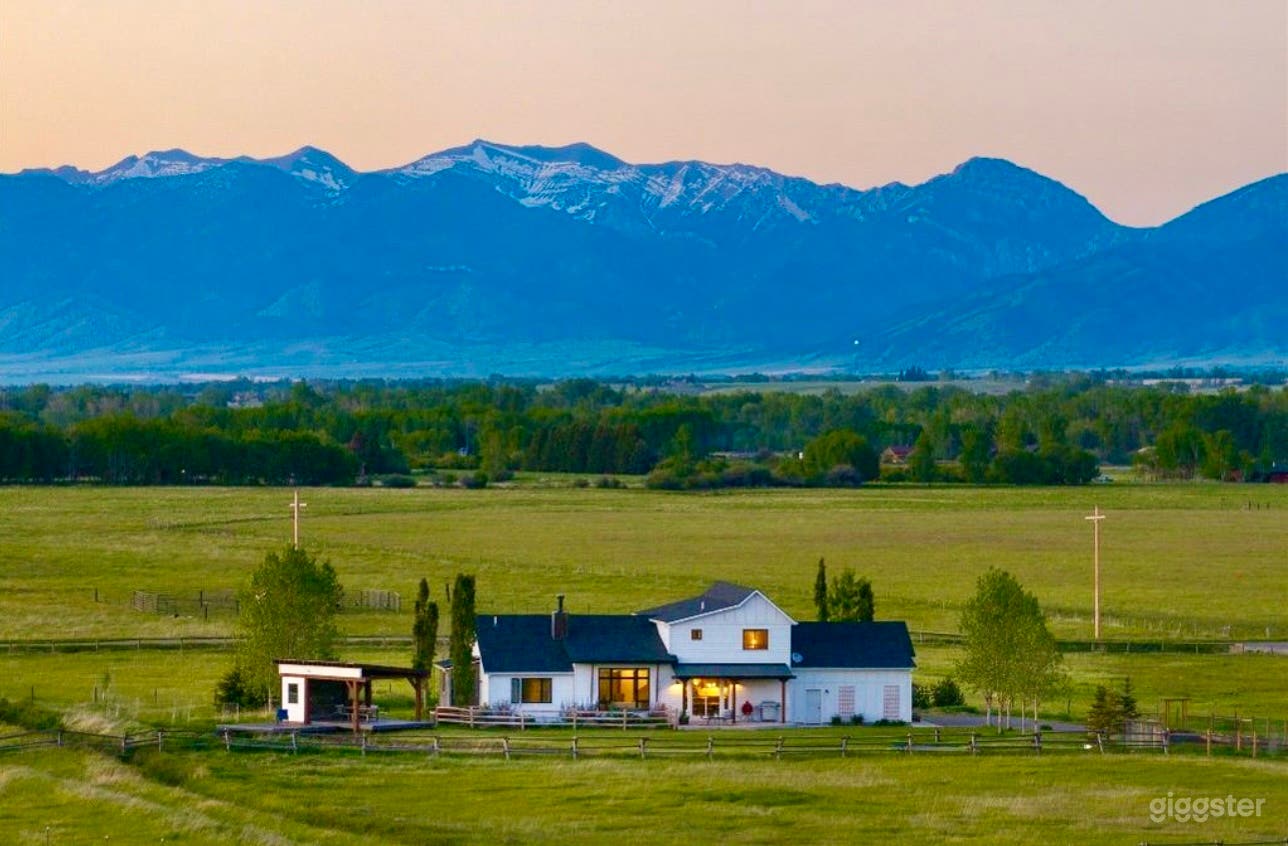 10 acre ranch with breathtaking mountain views Photo 1