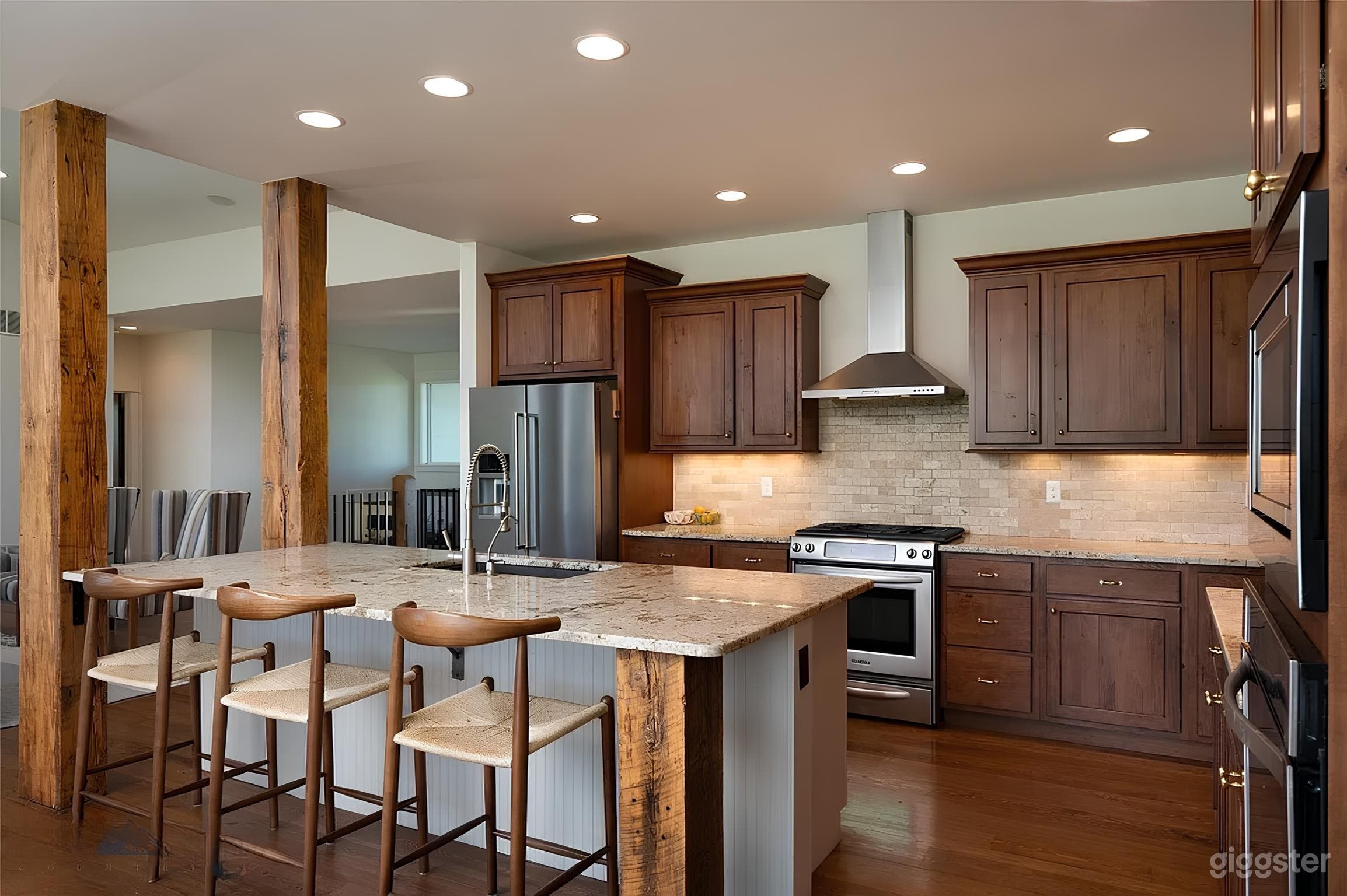 10 acre ranch with breathtaking mountain views Photo 4