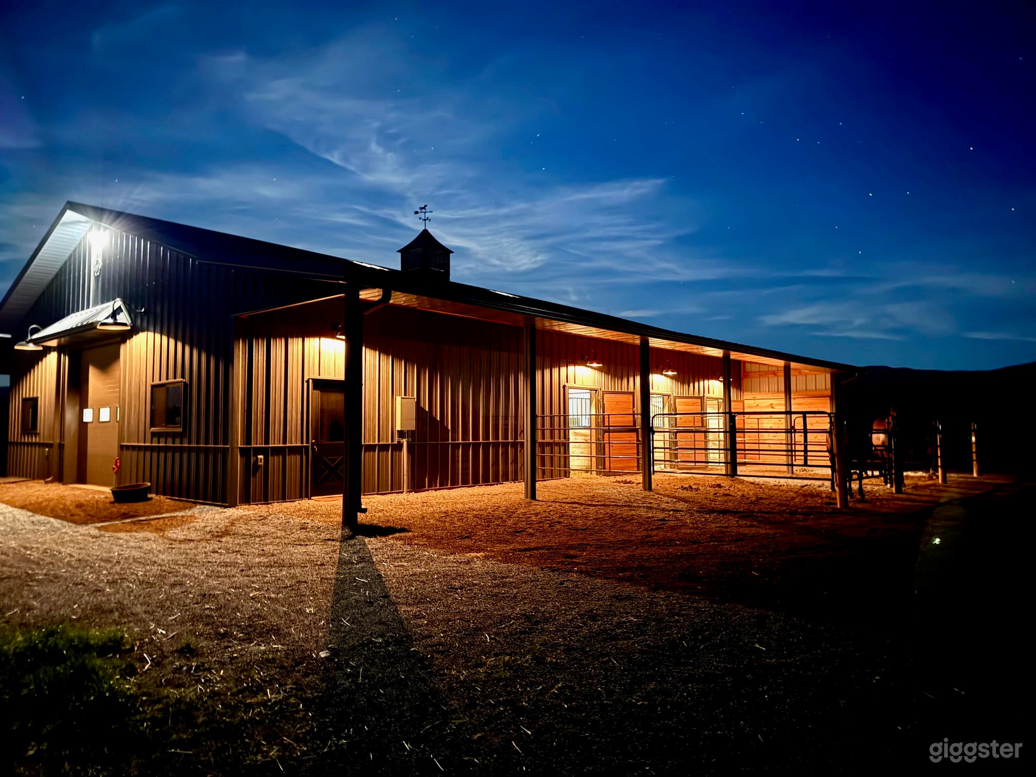 10 acre ranch with breathtaking mountain views Photo 3