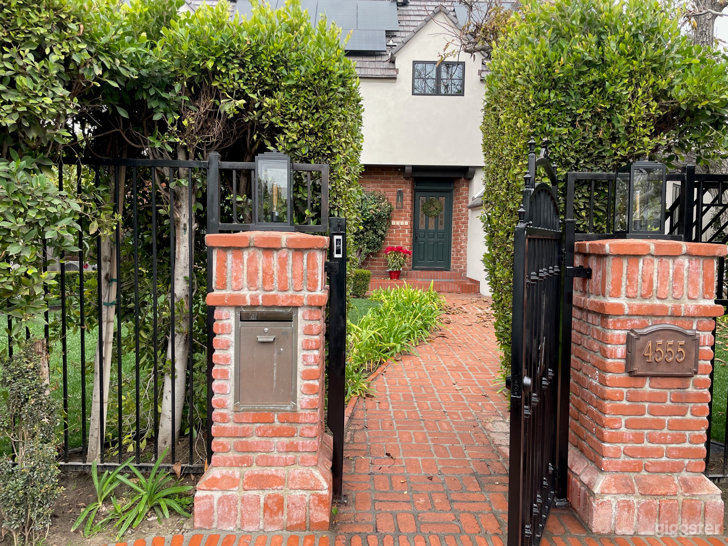 Captivating 2-Story Gem in Toluca Lake  Photo 1