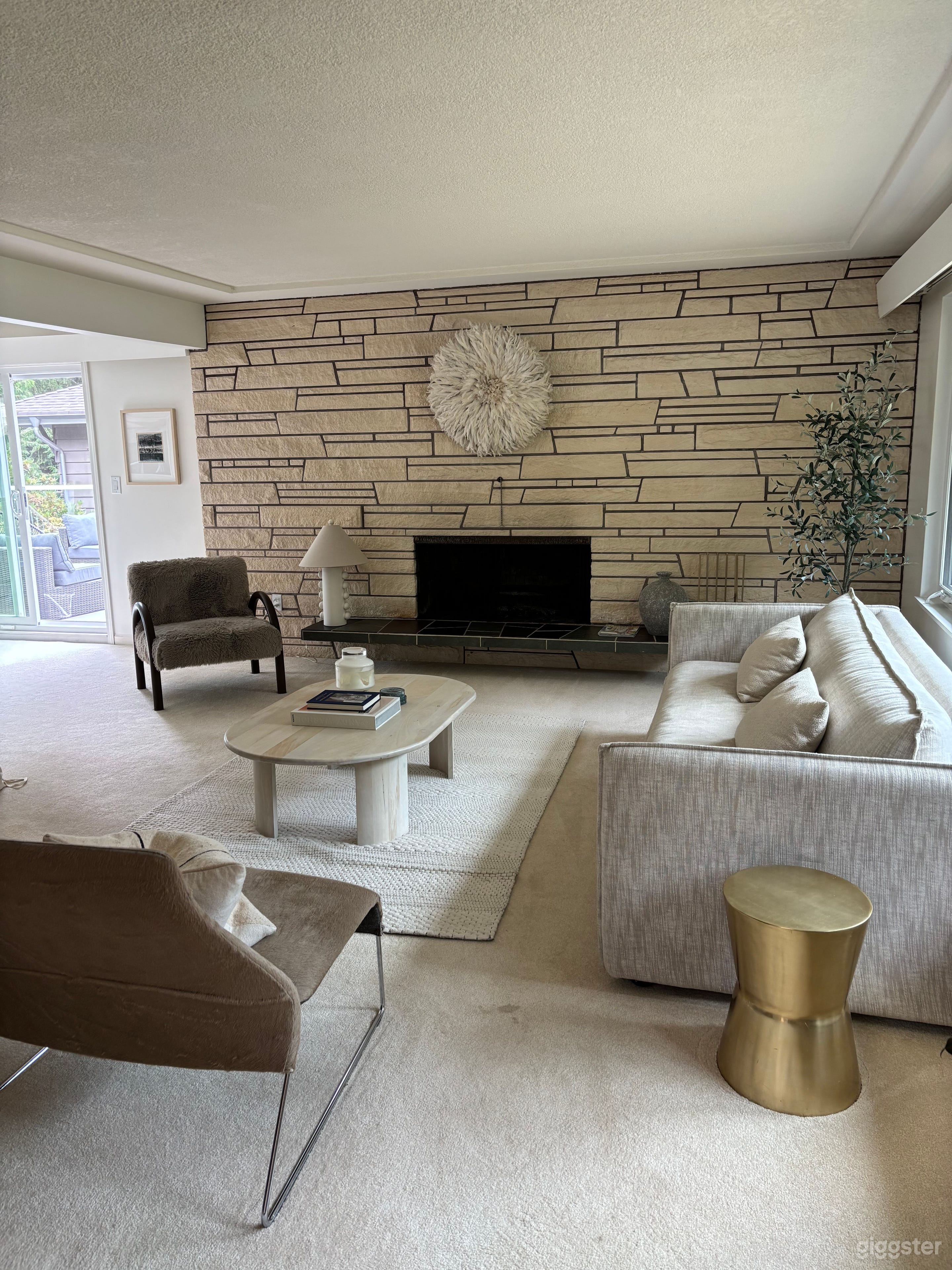 Bright Mid-Century Modern Home Photo 3