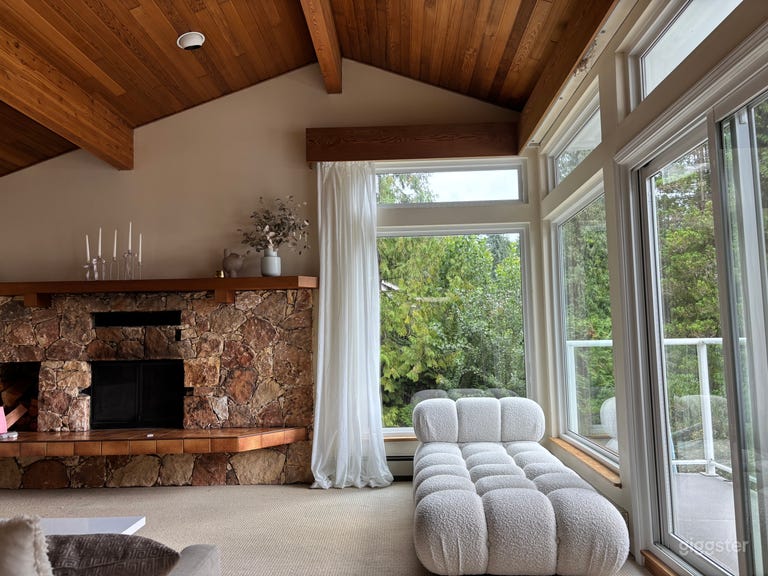  Maison lumineuse mid-century modern 